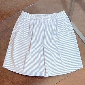 Sear sucker lightweight shorts Size 10/12